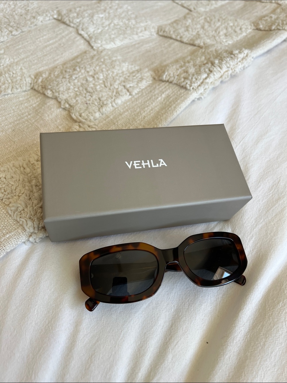 VEHLA Indi Tortoiseshell Square Sunglasses in Tort/Smoke